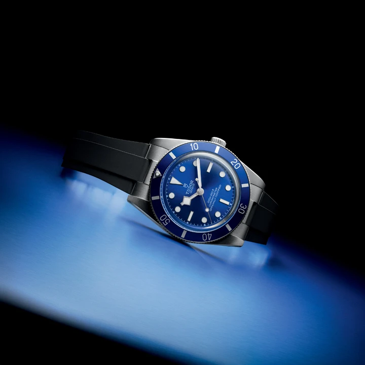 นาฬิกา Tudor Black Bay 54 สีน้ำเงิน หน้าปัดซันเรย์ สายยาง