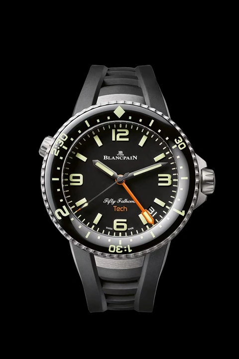 Blancpain Fifty Fathoms Tech Ref. 5019A จากรุ่น Limited สู่การผลิตเพื่อคนทั่วไป นาฬิกาดำน้ำ Blancpain Fifty Fathoms Tech Ref. 5019A ตัวเรือนไทเทเนียม สายสีเทา