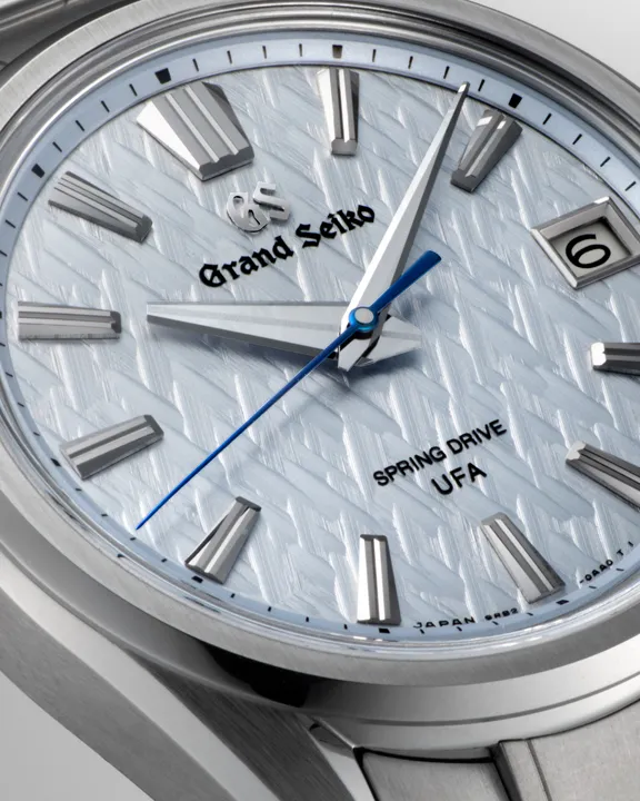 นาฬิกา Grand Seiko Spring Drive U.F.A. รุ่น SLGB003 หน้าปัดสีฟ้าประกายเงิน ลวดลายป่าน้ำแข็ง Kirigamine ผู้ชนะรางวัล Red Dot Design Award 2026
