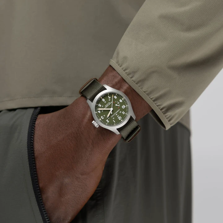นาฬิกา Hamilton Khaki Field Mechanical Power Reserve หน้าปัดสีน้ำเงิน และสีเขียว