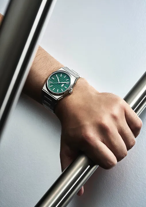 Louis Erard 2340 เพิ่ม 2 สีใหม่รับซัมเมอร์ นาฬิกา Louis Erard 2340 หน้าปัดสีสีเขียว และ Forest สาย Integrated Bracelet