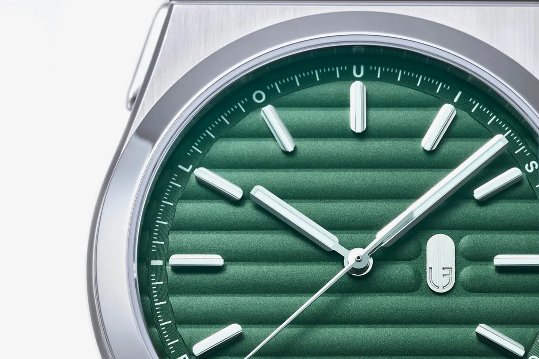 Louis Erard 2340 เพิ่ม 2 สีใหม่รับซัมเมอร์ นาฬิกา Louis Erard 2340 หน้าปัดสีสีเขียว และ Forest สาย Integrated Bracelet