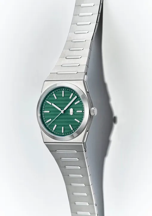 Louis Erard 2340 เพิ่ม 2 สีใหม่รับซัมเมอร์ นาฬิกา Louis Erard 2340 หน้าปัดสีสีเขียว และ Forest สาย Integrated Bracelet