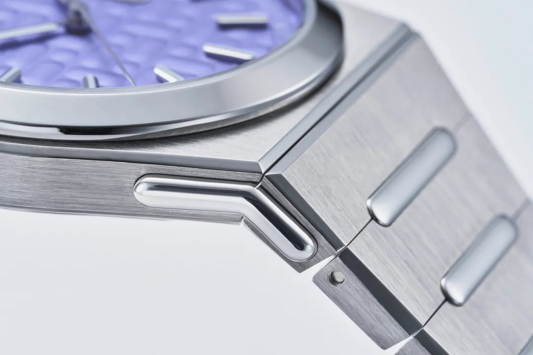Louis Erard 2340 เพิ่ม 2 สีใหม่รับซัมเมอร์ นาฬิกา Louis Erard 2340 หน้าปัดสีม่วง Mauve และสาย Integrated Bracelet