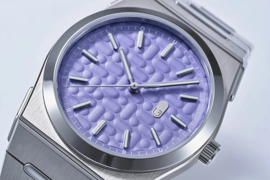 Louis Erard 2340 เพิ่ม 2 สีใหม่รับซัมเมอร์ นาฬิกา Louis Erard 2340 หน้าปัดสีม่วง Mauve และสาย Integrated Bracelet