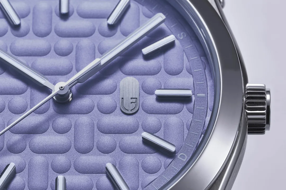 Louis Erard 2340 เพิ่ม 2 สีใหม่รับซัมเมอร์ นาฬิกา Louis Erard 2340 หน้าปัดสีม่วง Mauve และสาย Integrated Bracelet