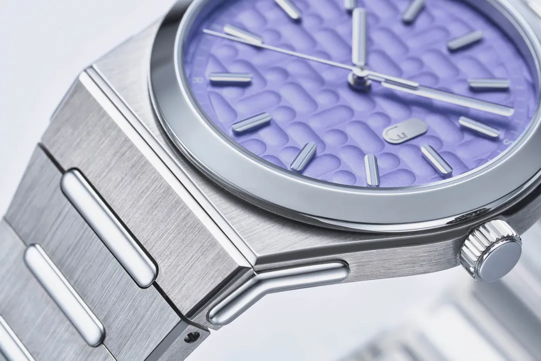Louis Erard 2340 เพิ่ม 2 สีใหม่รับซัมเมอร์ นาฬิกา Louis Erard 2340 หน้าปัดสีม่วง Mauve และสาย Integrated Bracelet