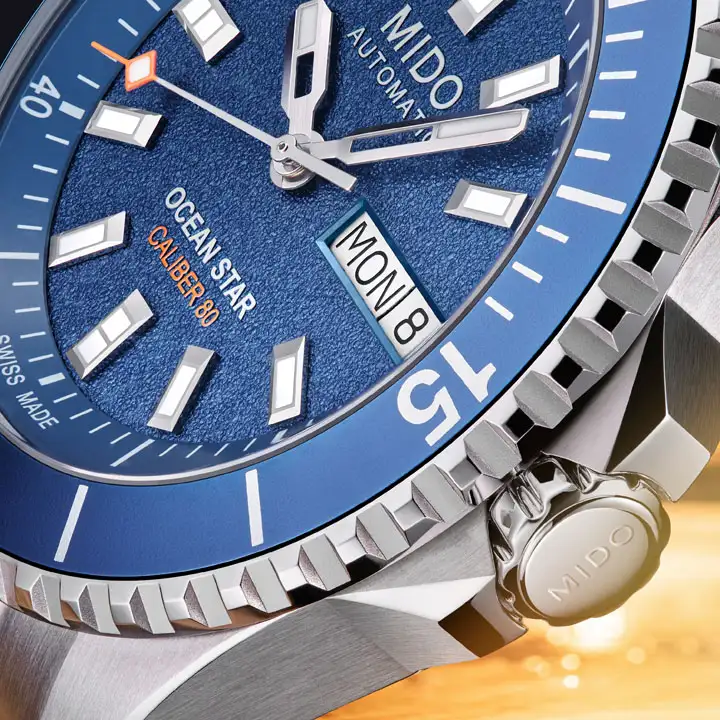 หน้าปัดลายเกรน (Grained) ของ Mido Ocean Star 200 พร้อมเข็มเรืองแสง Super-LumiNova