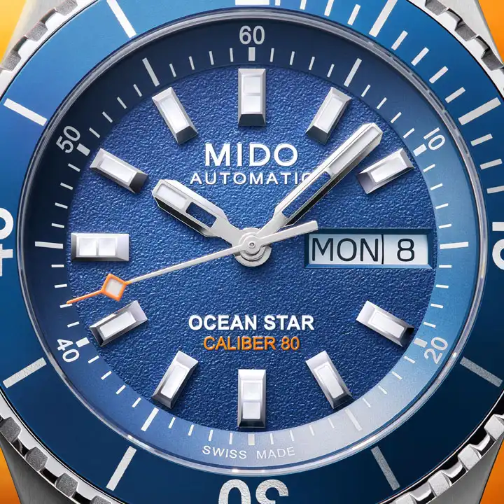 หน้าปัดลายเกรน (Grained) ของ Mido Ocean Star 200 พร้อมเข็มเรืองแสง Super-LumiNova