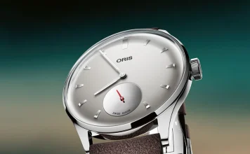 นาฬิกา ORIS Hölstein Edition 2026 หน้าปัดสีเทาพร้อมเข็มวินาทีแยกสีแดงและฝาหลังลาย ORIS Bear เลเซอร์เอฟเฟกต์กระจกเงา