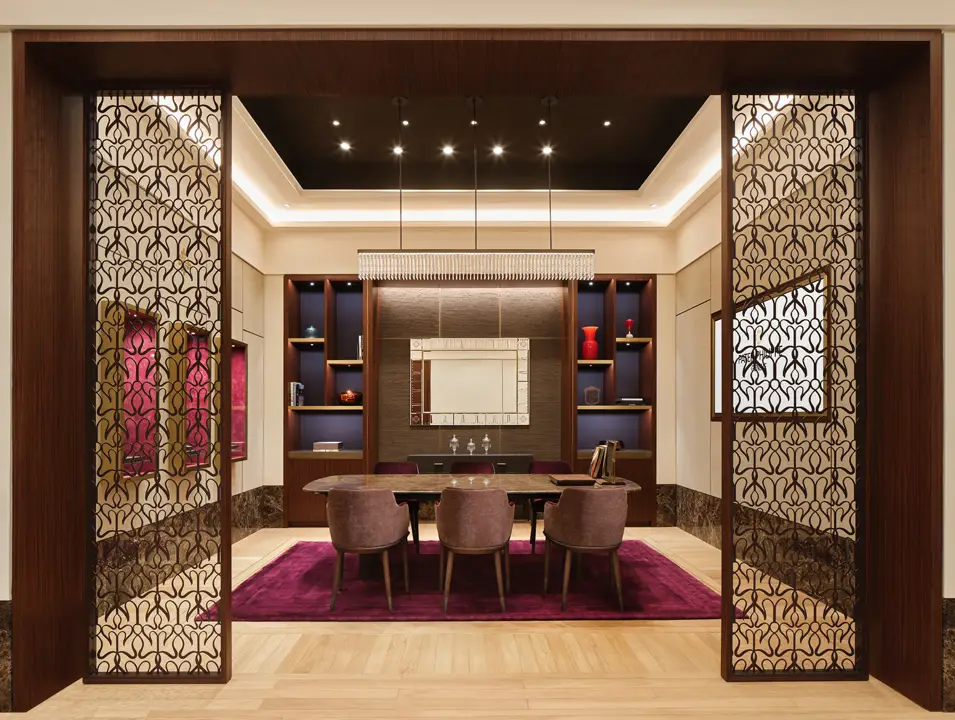 บูติก Patek Philippe คอร์ติน่า วอทช์ (Cortina Watch) โครงสร้างดูเพล็กซ์ ณ วัน แบ็งค็อก (One Bangkok)