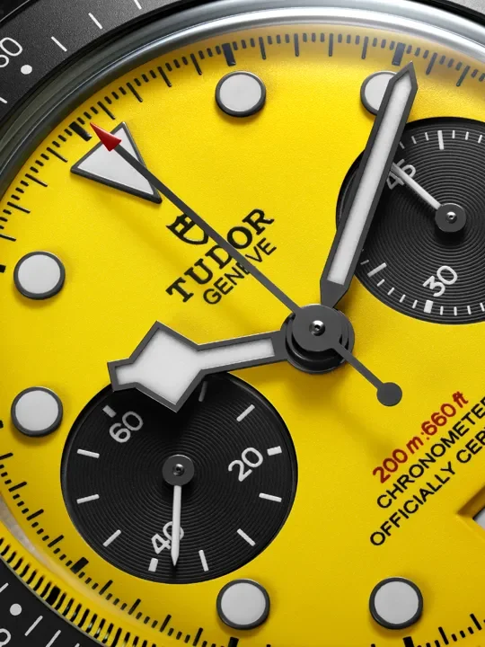 นาฬิกาโครโนกราฟ Tudor Black Bay Chrono 39 Bumblebee รหัส m79310n-0001 หน้าปัดสีเหลืองสดตัดหน้าปัดย่อยสีดำ ตัวเรือนสเตนเลสสตีลขนาด 39 มิลลิเมตร