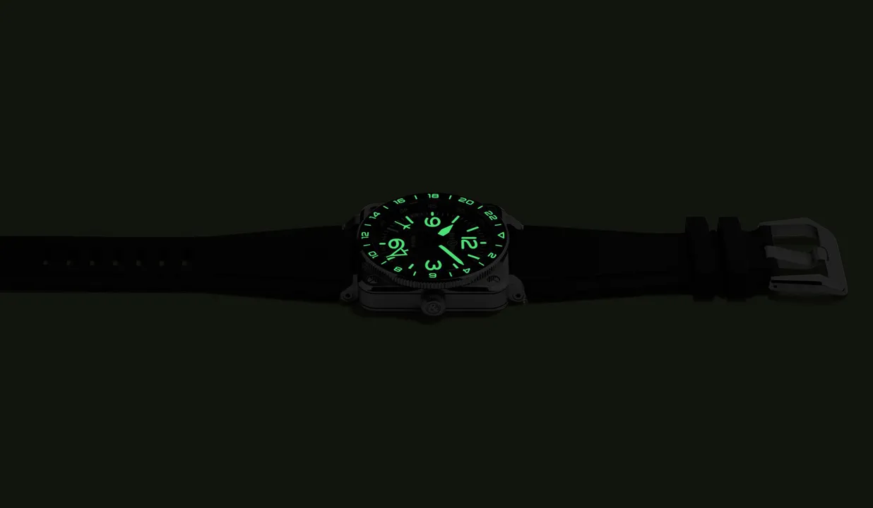 Bell and Ross BR03 GMT Green Lum สวยสปอร์ตบนกลิ่นอายแสงเหนือ หน้าปัดนาฬิกา Bell & Ross BR03 GMT Green Lum สีเขียวไล่เฉดแรงบันดาลใจจากแสงเหนือ