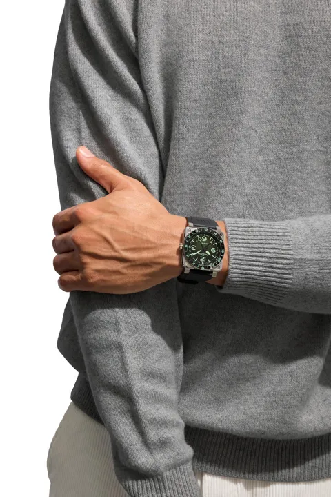 Bell and Ross BR03 GMT Green Lum สวยสปอร์ตบนกลิ่นอายแสงเหนือ นาฬิกา Bell & Ross BR03 GMT Green Lum ตัวเรือนสตีล 42 มม.