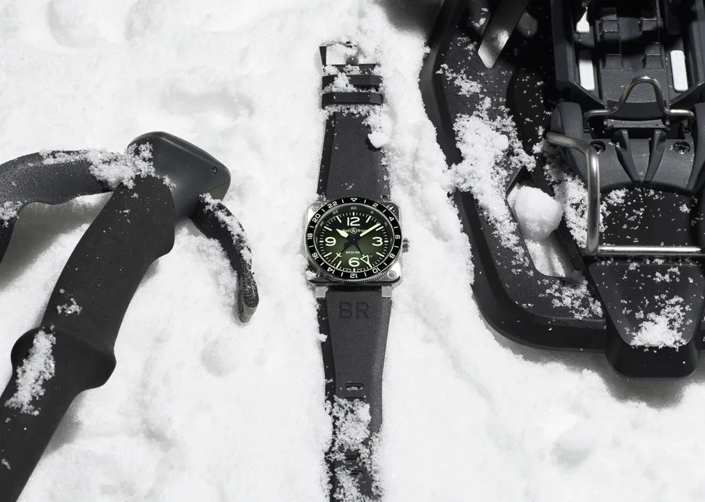 Bell and Ross BR03 GMT Green Lum สวยสปอร์ตบนกลิ่นอายแสงเหนือ นาฬิกา Bell & Ross BR03 GMT Green Lum ตัวเรือนสตีล 42 มม.