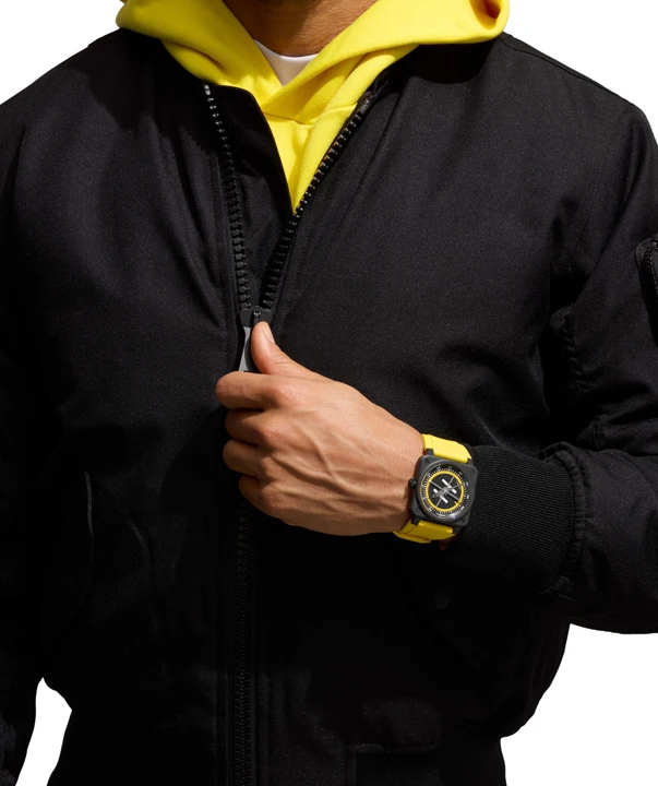 นาฬิกา Bell & Ross BR-03 Helipad ตัวเรือนเซรามิกสีดำขนาด 41 มิลลิเมตร พร้อมหน้าปัดลานจอดเฮลิคอปเตอร์