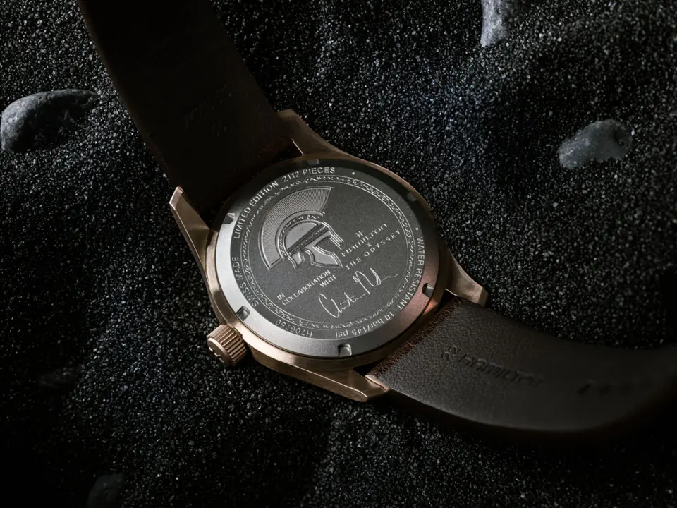 กล่องนาฬิกา Hamilton Khaki Field Odyssey พร้อมเข็มกลัดเทพี Athena และฝาหลังไทเทเนียม