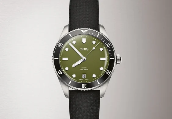 ORIS Divers Date Green Olive Dial แรงบันดาลใจจาก Military Tool นาฬิกา ORIS Divers Date Green Olive Dial ขนาด 39 มิลลิเมตร หน้าปัดสีเขียวทหารพร้อมขอบเซรามิกสีดำ