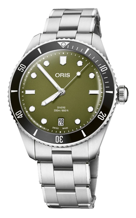 ORIS Divers Date Green Olive Dial แรงบันดาลใจจาก Military Tool นาฬิกา ORIS Divers Date Green Olive Dial ขนาด 39 มิลลิเมตร หน้าปัดสีเขียวทหารพร้อมขอบเซรามิกสีดำ