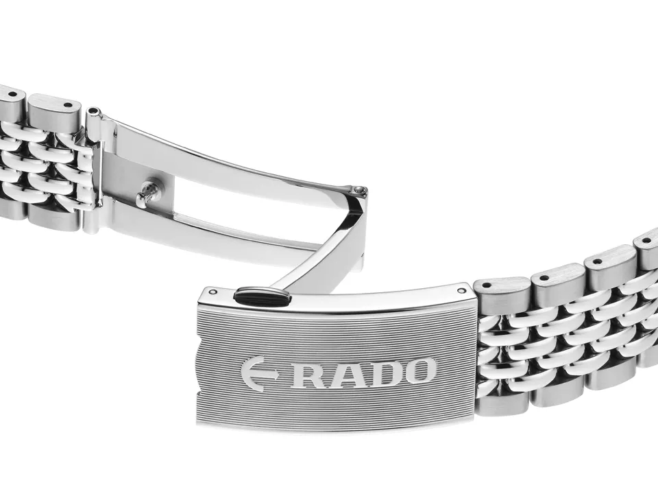 Rado Captain Cook 39mm. เผยโฉมหน้าปัดสีใหม่ บานพับ นาฬิกา Rado Captain Cook 39mm หน้าปัดสีทอง Grained ขอบเซรามิกสีดำ สายสตีล Ref. R32223258
