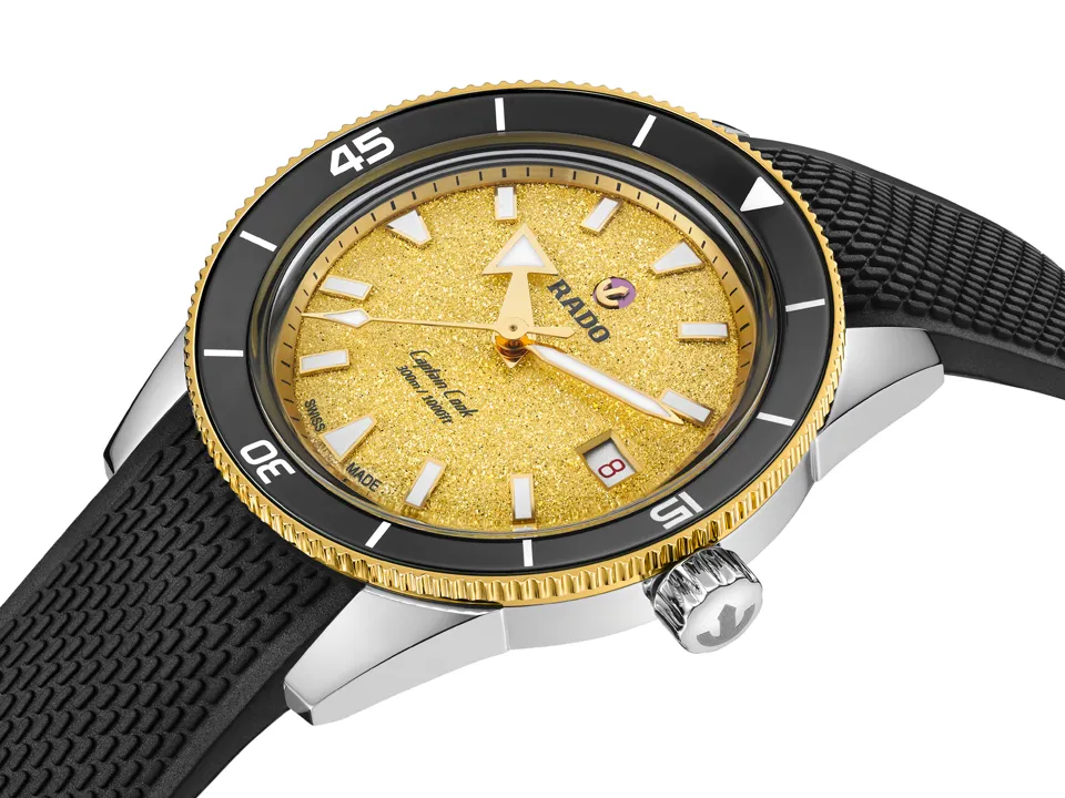 Rado Captain Cook 39mm. เผยโฉมหน้าปัดสีใหม่ นาฬิกา Rado Captain Cook 39mm หน้าปัดสีทอง Grained ขอบเซรามิกสีดำ สายสตีล Ref. R32223258