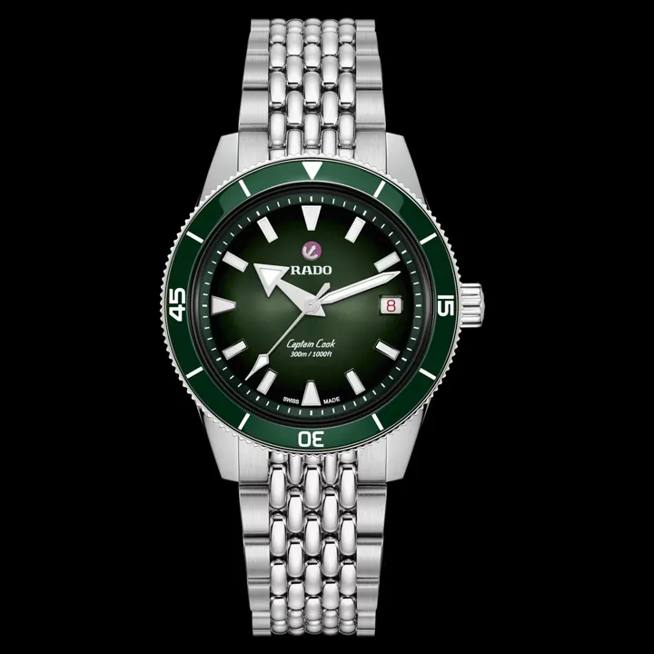 Rado Captain Cook 39mm. เผยโฉมหน้าปัดสีใหม่ นาฬิกา Rado Captain Cook 39mm หน้าปัดสีทอง Grained ขอบเซรามิกสีดำ สายสตีล Ref. R32223258