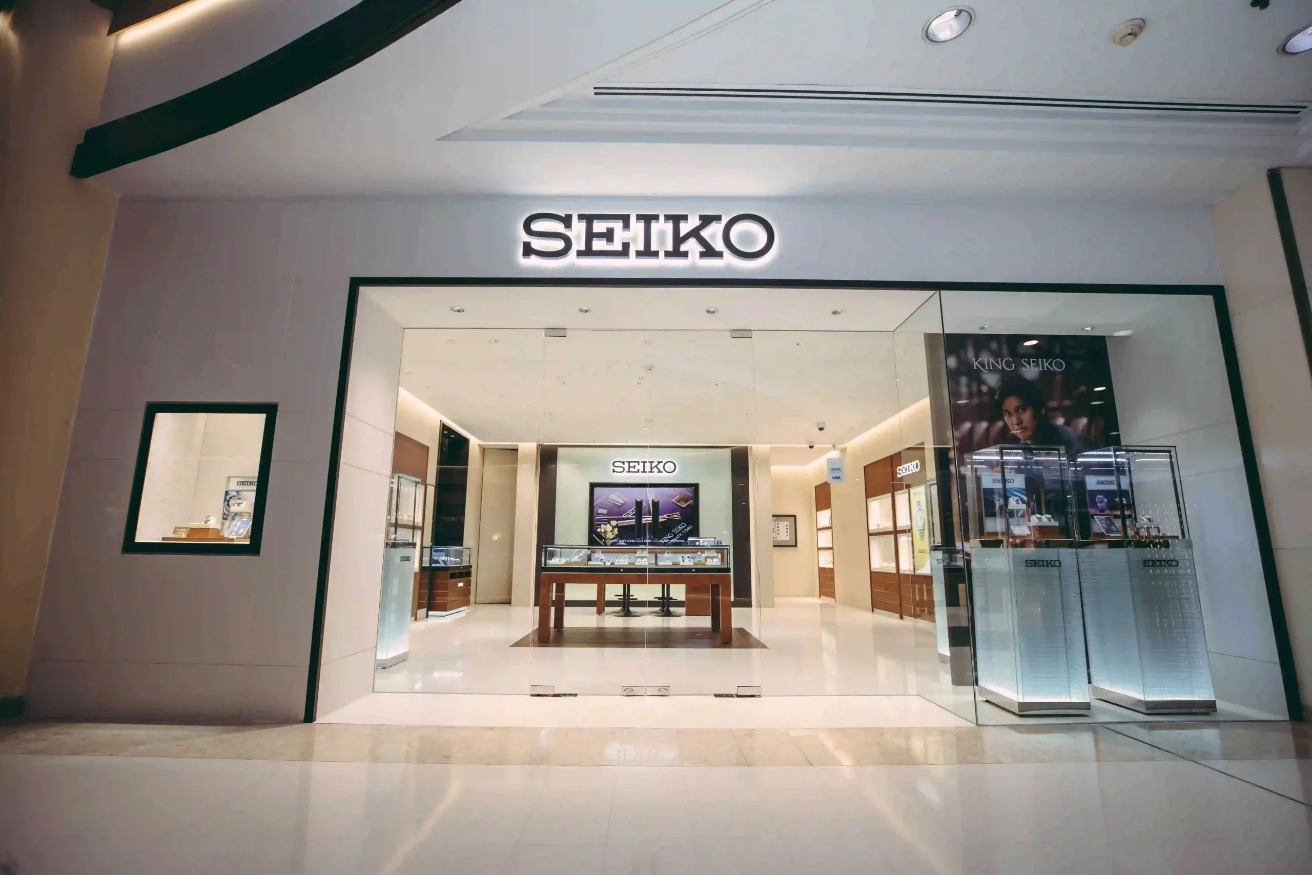 Seiko Boutique Gaysorn บูติกโฉมใหม่ในไทย ฉลอง 145 ปี บรรยากาศด้านหน้า Seiko Boutique Gaysorn โฉมใหม่ ฉลองครบรอบ 145 ปี นำเสนอความเรียบหรูสไตล์ Japanese Aesthetic