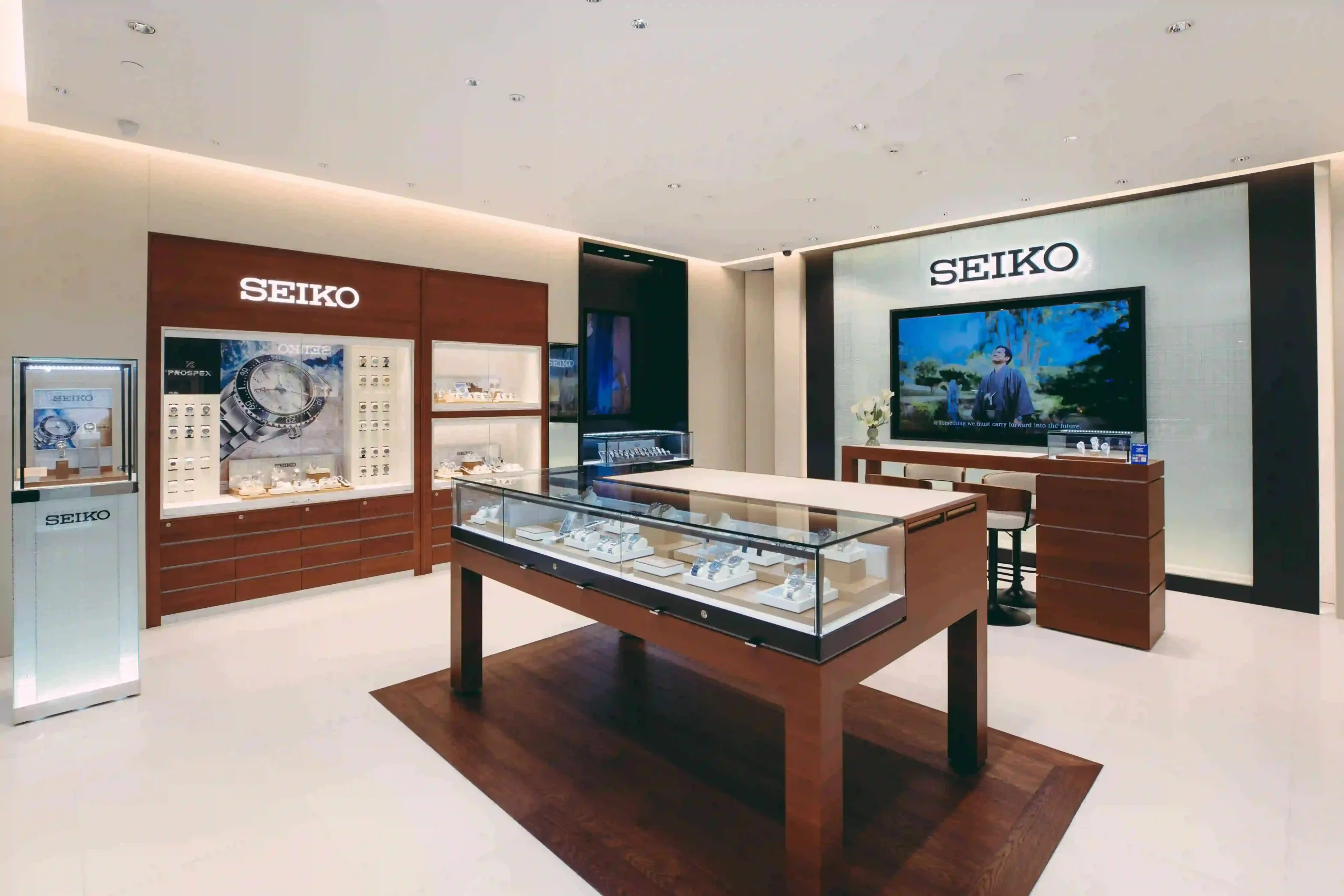 Seiko Boutique Gaysorn บูติกโฉมใหม่ในไทย ฉลอง 145 ปี บรรยากาศด้านหน้า Seiko Boutique Gaysorn โฉมใหม่ ฉลองครบรอบ 145 ปี นำเสนอความเรียบหรูสไตล์ Japanese Aesthetic
