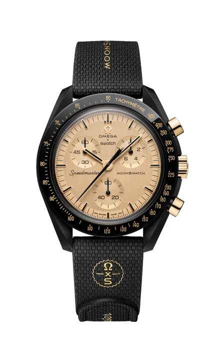 OMEGA x Swatch Misson to the Moon 1969 ระลึกการสัมผัสดวงจันทร์ด้วยความพิเศษ นาฬิกา OMEGA x Swatch Mission to the Moon 1969 ตัวเรือน Bioceramic สีดำ หน้าปัดและเข็มนาฬิกาทำจากทองคำ Moonshine Gold 18K