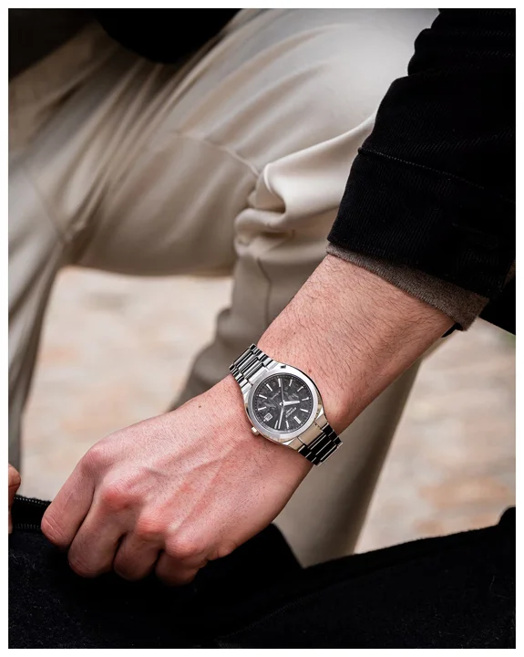 นาฬิกา Casio Edifice EFK-200 Series ตัวเรือน Forged Carbon และรุ่นสเตนเลสสตีล ดีไซน์สปอร์ตแบบ Integrated Bracelet ขับเคลื่อนด้วยกลไกอัตโนมัติ