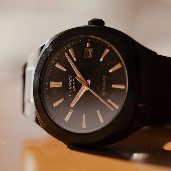 นาฬิกา Casio Edifice EFK-200 Series ตัวเรือน Forged Carbon และรุ่นสเตนเลสสตีล ดีไซน์สปอร์ตแบบ Integrated Bracelet ขับเคลื่อนด้วยกลไกอัตโนมัติ