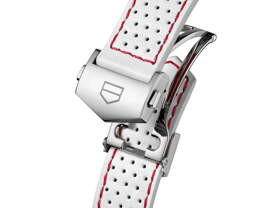 TAG Heuer Carrera Chronograph x Team Ikuzawa ผลผลิตใหม่แห่งความคลาสสิค นาฬิกา TAG Heuer Carrera Chronograph x Team Ikuzawa รุ่นที่ 2 ตัวเรือน 39 มม. หน้าปัดสีขาวตกแต่งรายละเอียดสีแดง