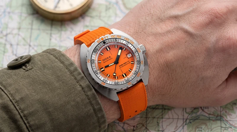 Doxa SUB300Ti5 ขยายทางเลือกสู่ตัวเรือนไทเทเนียม เกรด 5 นาฬิกาดำน้ำ Doxa SUB300Ti5 ตัวเรือนไทเทเนียม เกรด 5 หน้าปัดสีส้ม Professional สายยาง Dive Flex