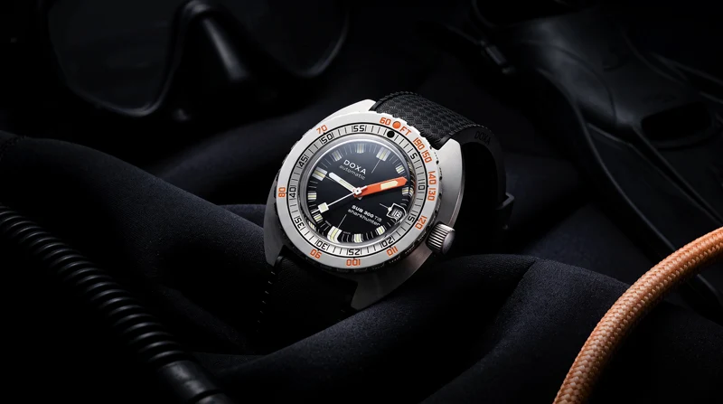 Doxa SUB300Ti5 ขยายทางเลือกสู่ตัวเรือนไทเทเนียม เกรด 5 นาฬิกาดำน้ำ Doxa SUB300Ti5 ตัวเรือนไทเทเนียม เกรด 5 หน้าปัดสีส้ม Professional สายยาง Dive Flex
