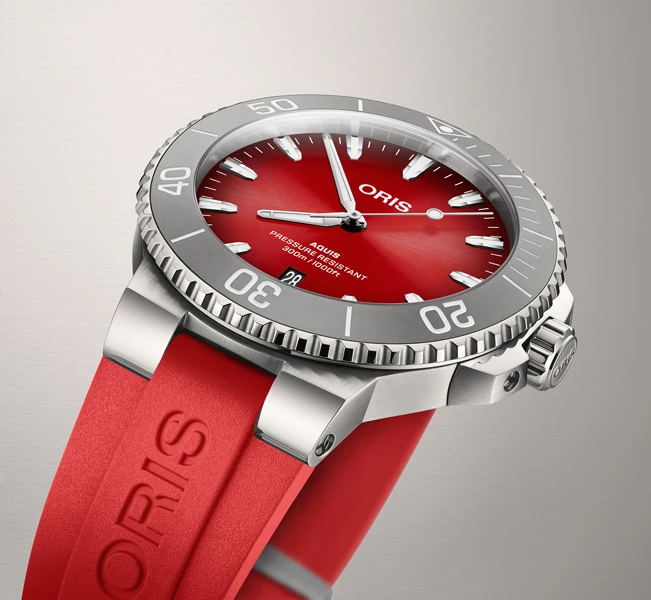 นาฬิกา ORIS x Central Limited Edition II หน้าปัดและสายสีแดง ตัวเรือน Aquis Date 41.5 มม.