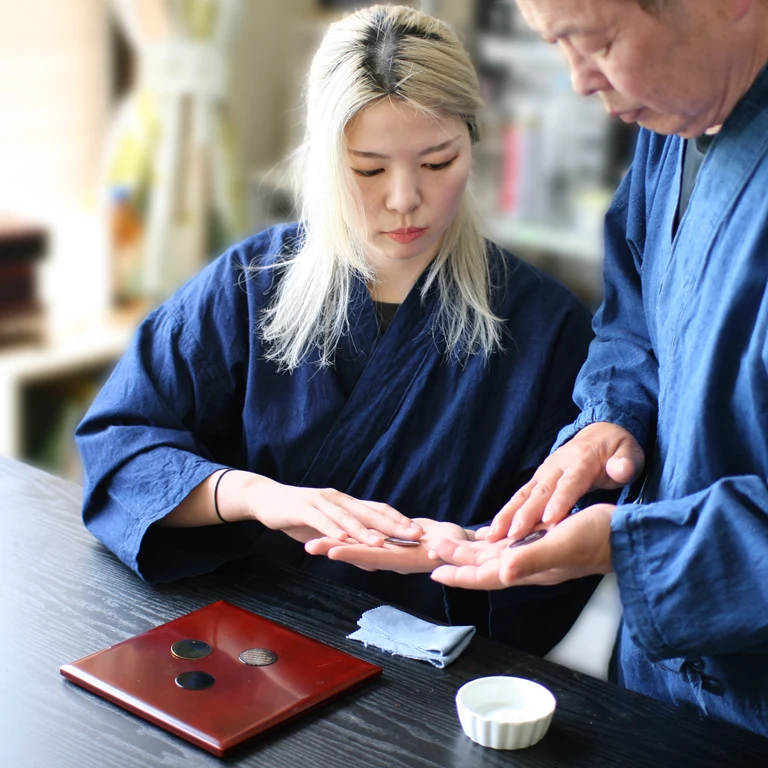 Toshikazu Tsuji และ Mitsuki Tsuji ช่างงาน Echizen Urushi Lacquer