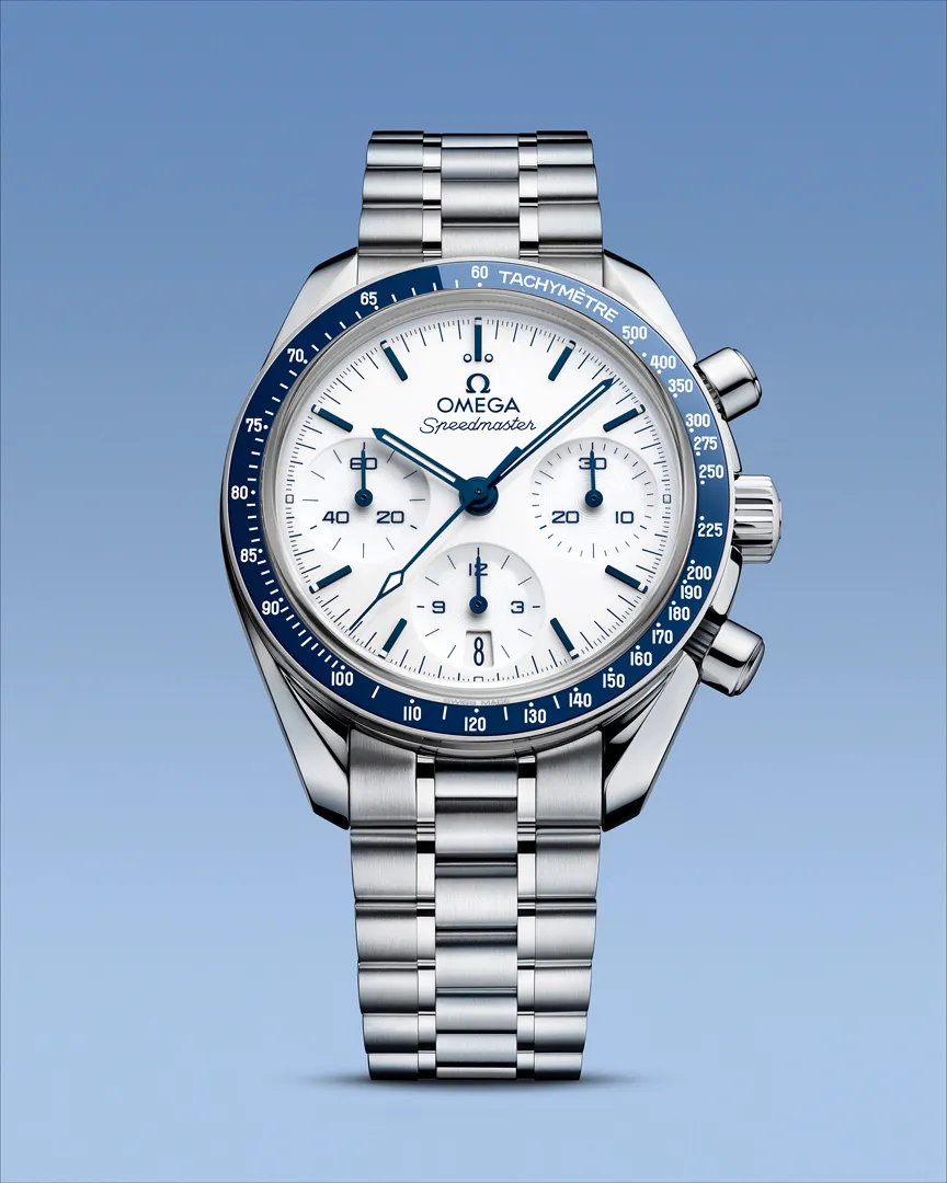 OMEGA Speedmaster 38mm หน้าปัดขาวเคลือบแลคเกอร์ ขอบเซรามิกน้ำเงิน Ref. 324.30.38.50.04.001 ราคา 232,000 บาท