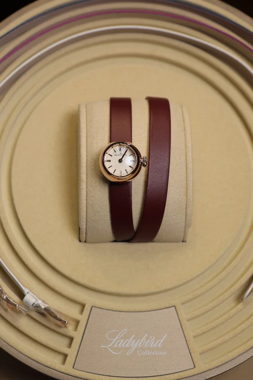 นาฬิกา Blancpain Villeret Ultra-Thin หน้าปัดสีแซลมอน จัดแสดงในงาน Siam Paragon Bangkok Watch Week 2026