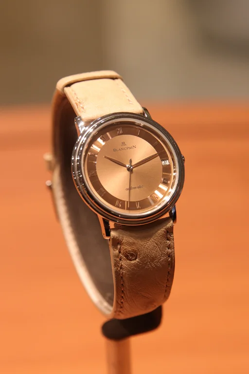 นาฬิกา Blancpain Villeret Ultra-Thin หน้าปัดสีแซลมอน จัดแสดงในงาน Siam Paragon Bangkok Watch Week 2026