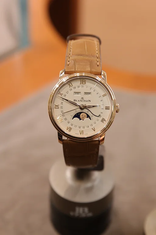 นาฬิกา Blancpain Villeret Ultra-Thin หน้าปัดสีแซลมอน จัดแสดงในงาน Siam Paragon Bangkok Watch Week 2026