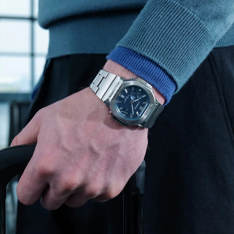 G-SHOCK GMC-2500D-1A2 บนข้อมือ