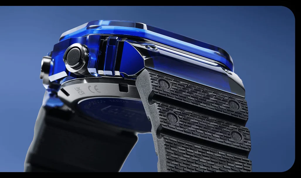 Casio G-SHOCK MRG-D5000 Blue Sapphire Limited Edition ครั้งแรกกับตัวเรือน Sapphire MRG-D5000 Blue Sapphire ดีไซน์ทรงเหลี่ยม DW-5000C