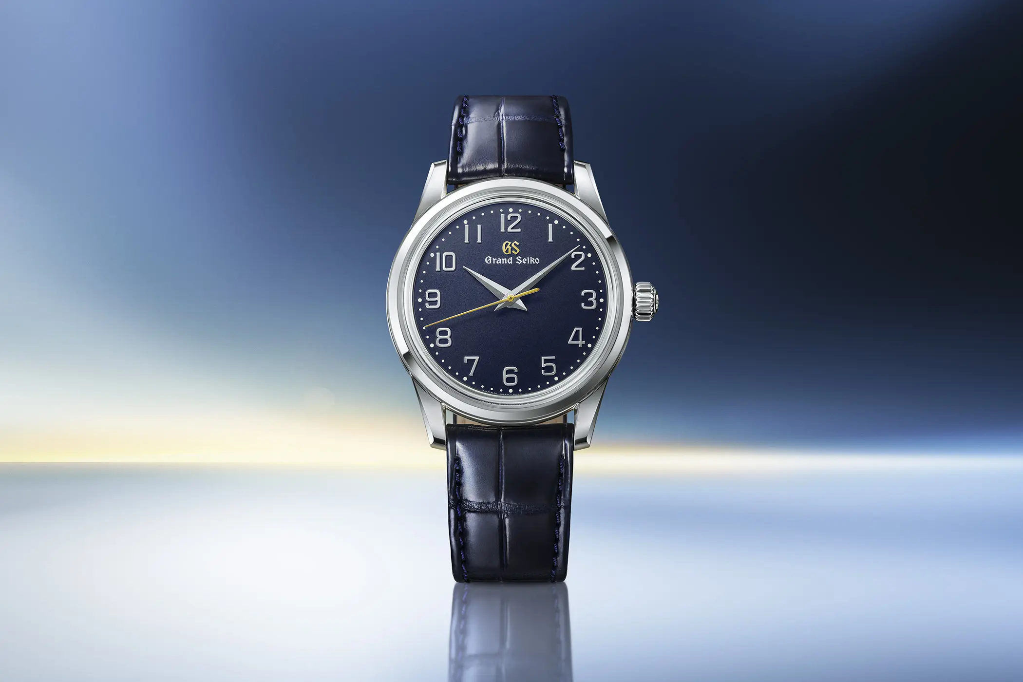 Grand Seiko Elegance Collection SBGW325 ย้อนระลึกกลไกไขลานรุ่นแรกของ 9S Calibre Grand Seiko SBGW325 หน้าปัดสีกรมท่าตัวเลขอารบิก สายหนังจระเข้ย้อมคราม
