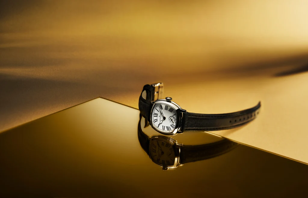 Hamilton American Classic Cushion 30 มม. หน้าปัดขาวเลขโรมัน สไตล์วินเทจ