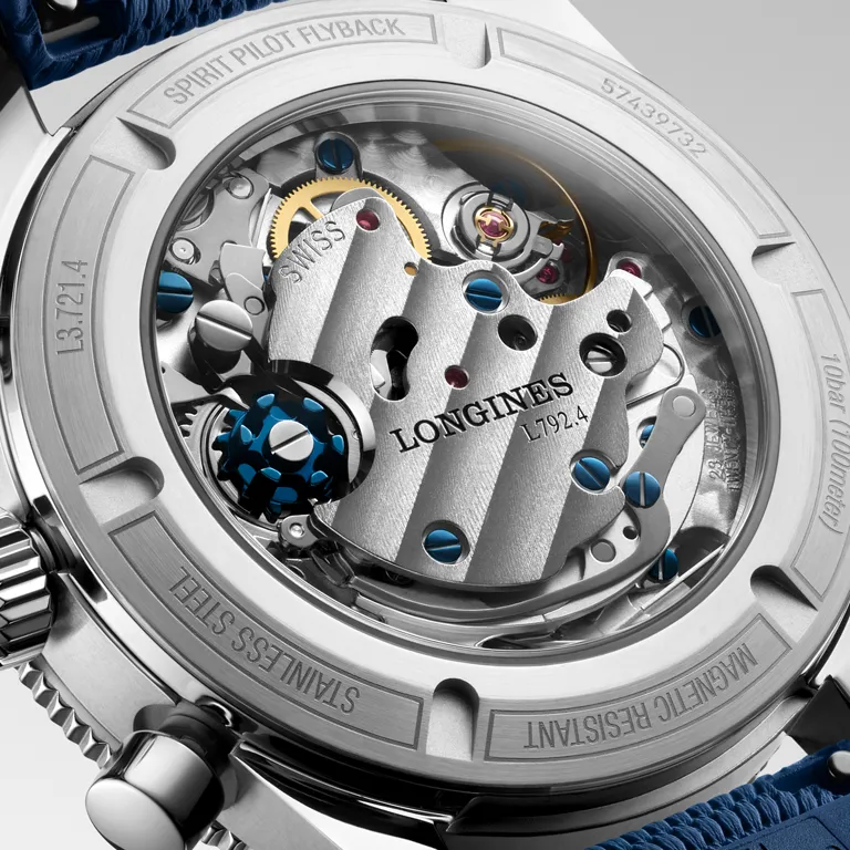 Longines Spirit Pilot Matt Blue เพิ่มความสดด้วยสีสันหน้าปัดใหม่ ฝาหลังใสโชว์กลไกไขลาน L792.4 ของ Longines Spirit Pilot Flyback