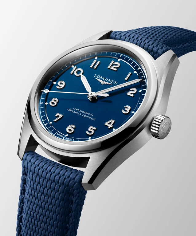 Longines Spirit Pilot Matt Blue เพิ่มความสดด้วยสีสันหน้าปัดใหม่ Longines Spirit Pilot Matt Blue 39 มม. Ref. L3.809.4.93.9 สายรับเบอร์