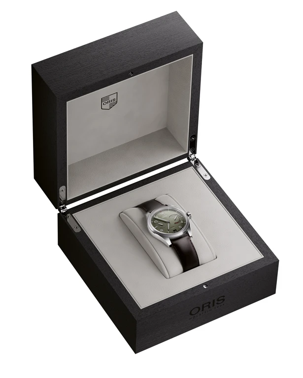 ORIS Big Crown ProPilot Calibre 111 กลับมาอีกครั้งบนความเปลี่ยนแปลง กล่อง ORIS ProPilot Calibre 111 หน้าปัด Pine Green