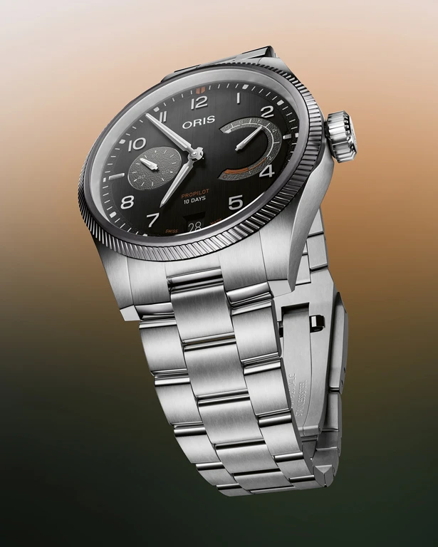 ORIS Big Crown ProPilot Calibre 111 กลับมาอีกครั้งบนความเปลี่ยนแปลง ORIS ProPilot Calibre 111 หน้าปัดดำ สายสตีล มุมด้านข้าง