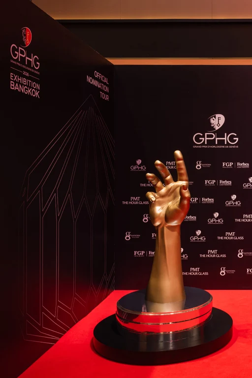 PMT The Hourglass เปิดนิทรรศการ GPHG Nomination Tour 2026 ประติมากรรมมือสีทองในนิทรรศการ GPHG 2026 กรุงเทพฯ
