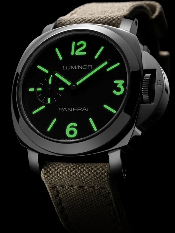 Panerai Luminor PAM01710, PAM01711 และ PAM01714 ขยับไซส์สู่ตัวเรือน 42 มม. Panerai Luminor PAM01710 หน้าปัดเรืองแสง Super-LumiNova